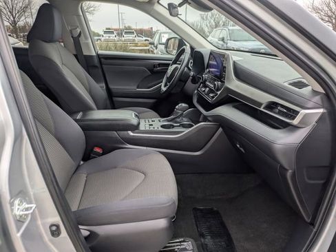 Used 2024 Toyota Highlander LE image 36