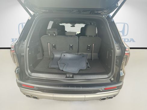 Used 2025 Chevrolet Traverse LT FWD image 27