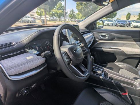 Used 2024 Jeep Compass Latitude image 18