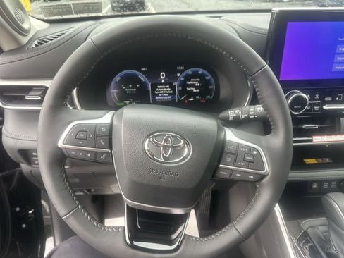 New 2026 Toyota Highlander Platinum AWD/4WD image 13