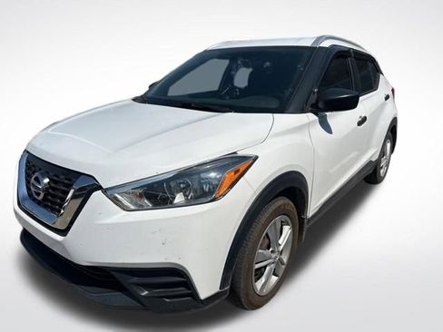 Used 2019 Nissan Kicks S image 2