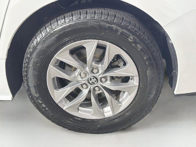 Used 2022 Toyota Sienna XLE w/ XLE Plus Package FWD image 38