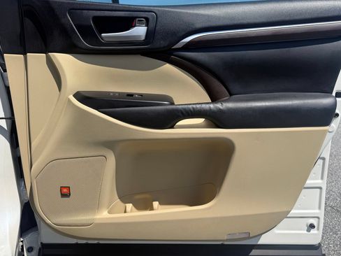 Used 2015 Toyota Highlander Limited Platinum AWD/4WD image 45