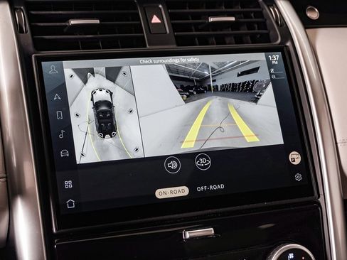 Used 2025 Land Rover Discovery S image 24