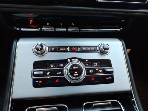 Used 2023 Lincoln Aviator AWD w/ Premium Package image 15
