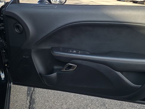 Used 2016 Dodge Challenger SRT Hellcat image 31