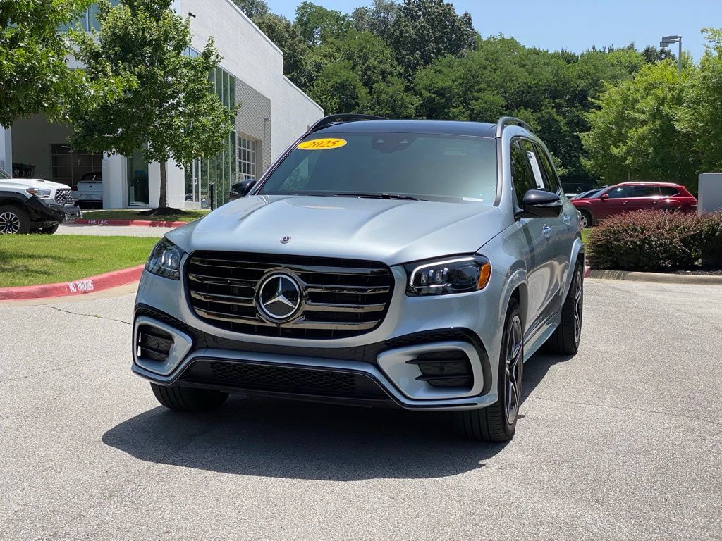 Used 2025 Mercedes-Benz GLS 450 4MATIC image 3