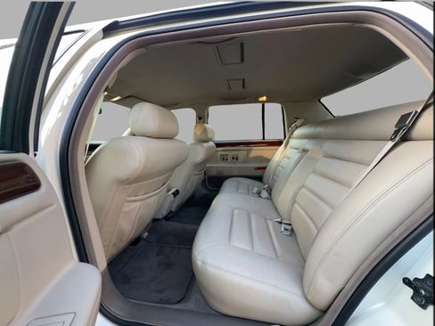 Used 1994 Cadillac De Ville Concours FWD image 29