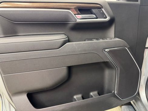 Used 2025 Chevrolet Silverado 1500 LT AWD/4WD image 9