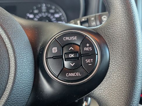 Used 2022 Kia Soul LX image 17