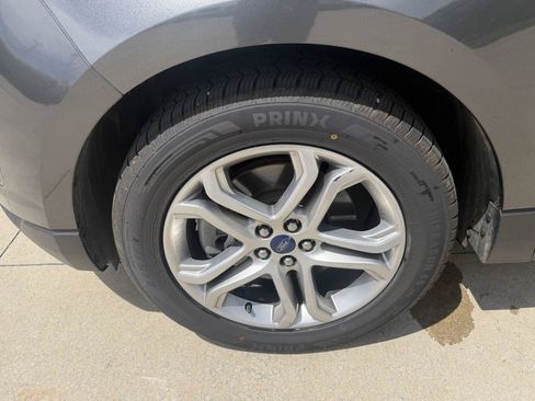 Used 2018 Ford Edge Titanium w/ Equipment Group 301A AWD/4WD image 25