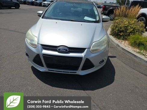 Used 2014 Ford Focus SE w/ Equipment Group 201A FWD image 5