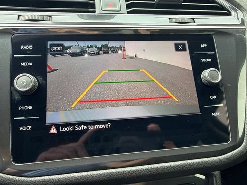 Used 2022 Volkswagen Tiguan SE FWD image 25