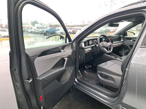 New 2026 Volkswagen Tiguan SE R-Line image 10