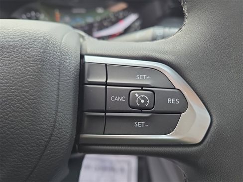 New 2025 Jeep Compass Latitude w/ Sun & Sound Group image 18