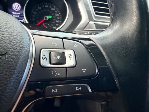 Used 2018 Volkswagen Tiguan SEL w/ 3rd Row Seat Package AWD/4WD image 34