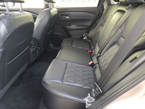 Certified 2025 Nissan Rogue Platinum image 14