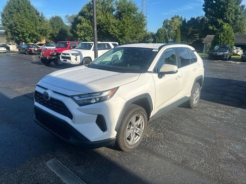 Used 2024 Toyota RAV4 XLE AWD/4WD image 3