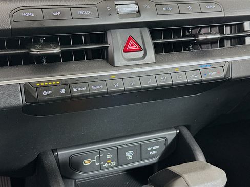 Used 2025 Kia K4 FWD image 23