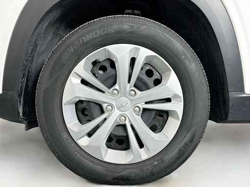 Used 2025 Chevrolet Trax LS image 11