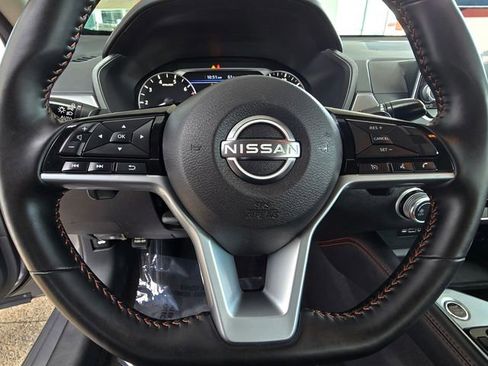 Used 2025 Nissan Altima 2.5 SR FWD image 12