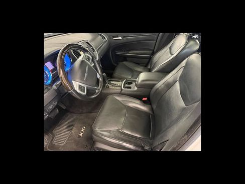 Used 2011 Chrysler 300 C RWD image 11