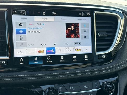 New 2026 Chrysler Pacifica Select image 15