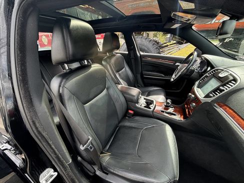 Used 2013 Chrysler 300 image 17