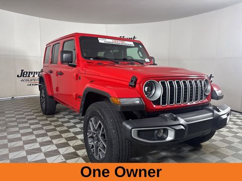 Used 2025 Jeep Wrangler Unlimited Sahara AWD/4WD image 4
