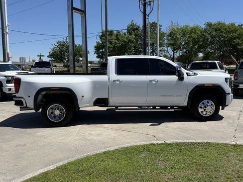 Used 2025 GMC Sierra 3500 Denali image 3