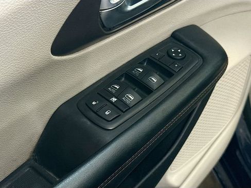 Used 2019 Chrysler Pacifica Touring-L Plus w/ Advanced Safetytec Group image 19