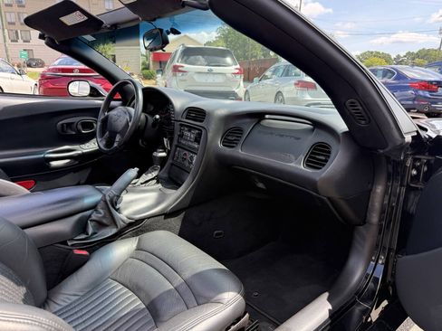 Used 1998 Chevrolet Corvette Convertible RWD image 17