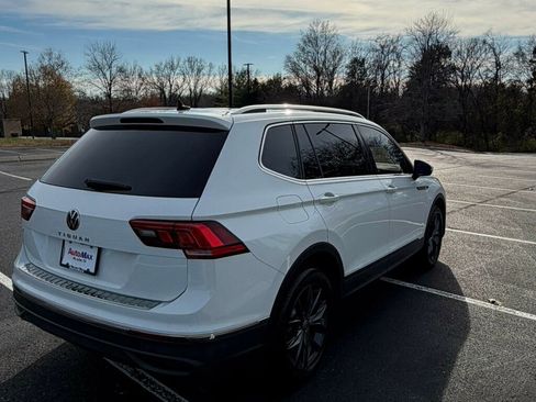Used 2022 Volkswagen Tiguan SE w/ Panoramic Sunroof Package image 4