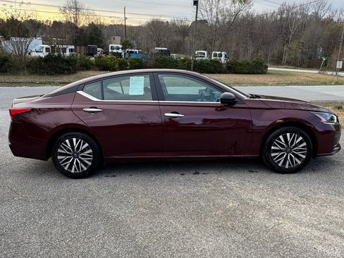 Used 2025 Nissan Altima 2.5 SV FWD image 10