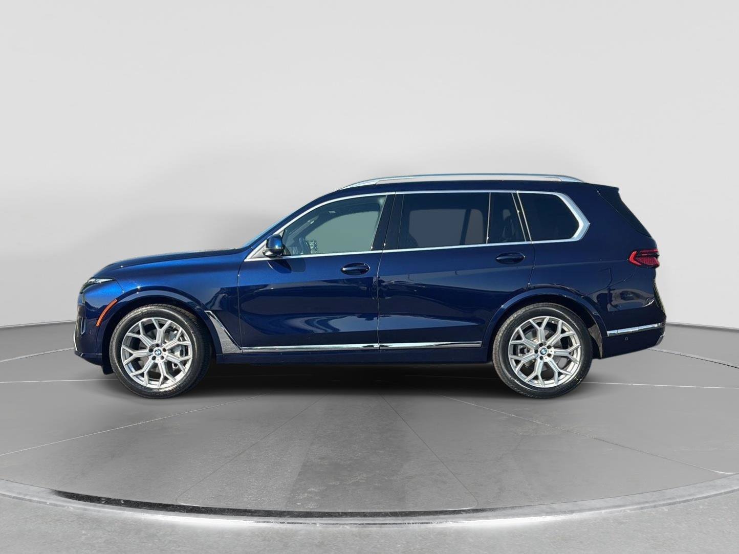 Used 2023 BMW X7 xDrive40i w/ Premium Package AWD/4WD image 9
