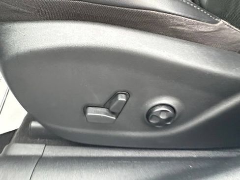 Used 2019 Jeep Cherokee Limited AWD/4WD image 23