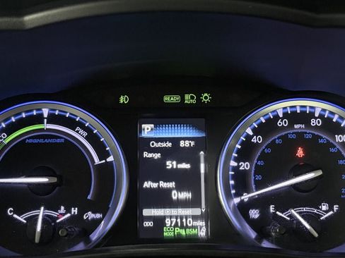 Used 2019 Toyota Highlander Limited Platinum AWD/4WD image 18
