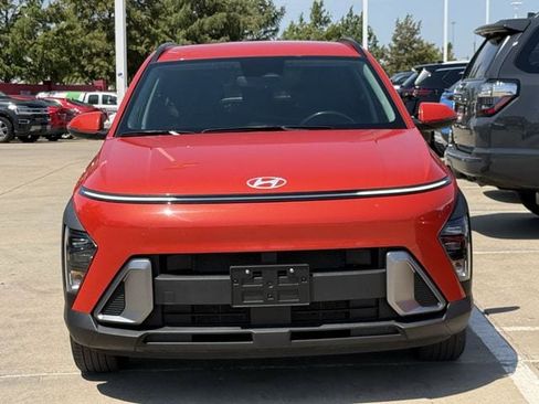 Used 2025 Hyundai Kona SEL FWD image 6