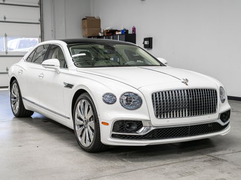 Used 2024 Bentley Flying Spur V8 AWD/4WD image 3