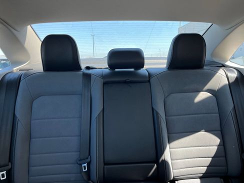 Used 2025 Volkswagen Jetta SE FWD image 39