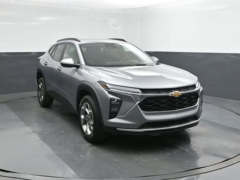 Used 2025 Chevrolet Trax LT image 17