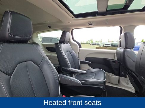 Certified 2022 Chrysler Pacifica Limited FWD image 15