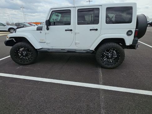 Used 2012 Jeep Wrangler Unlimited Sahara w/ Connectivity Group image 11