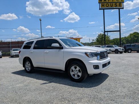 Used 2018 Toyota Sequoia SR5 w/ Premium Package RWD image 3