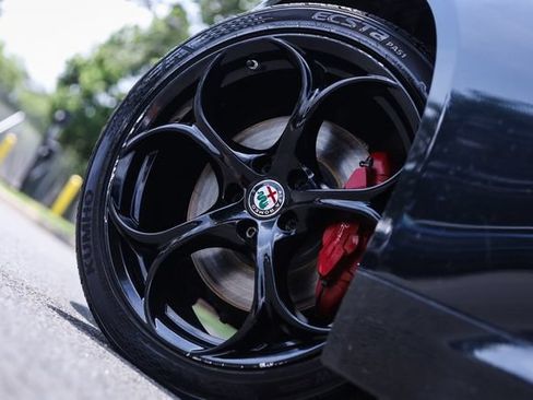 Used 2018 Alfa Romeo Giulia Ti Sport w/ Quick Order Package 22S Sport AWD/4WD image 18