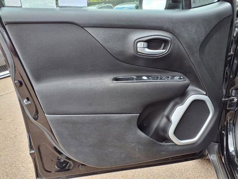 Used 2018 Jeep Renegade Latitude image 13