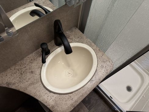 Used 2016 Ford E-450 and Econoline 450 Super Duty w/ Motorhome Prep Package image 61