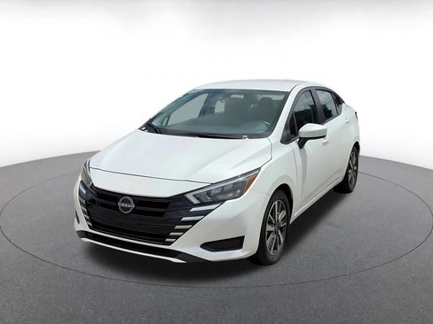 Used 2025 Nissan Versa SV FWD image 5