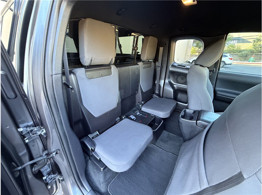 Used 2019 Toyota Tacoma TRD Sport AWD/4WD image 16