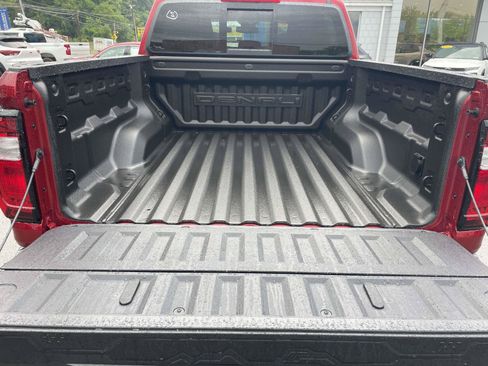 Used 2024 GMC Canyon Denali AWD/4WD image 17